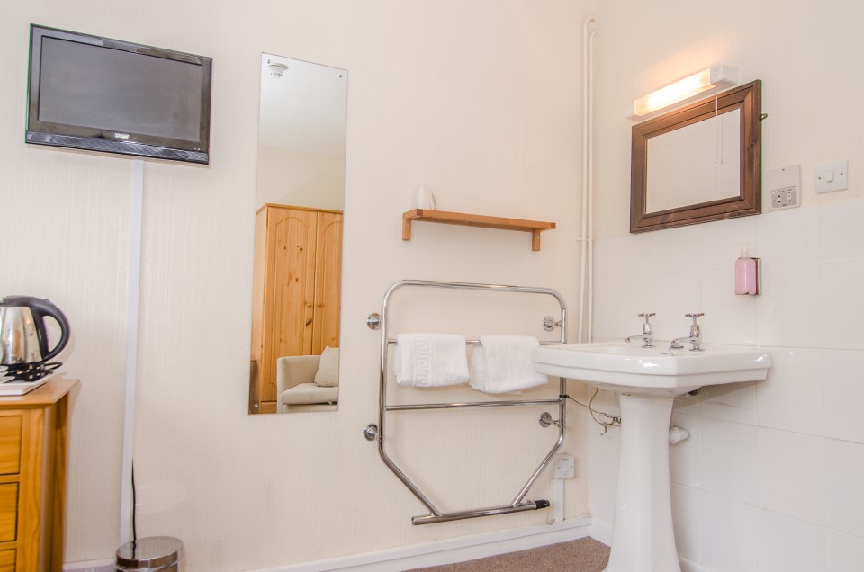 royal-lodge-7-2 royal lodge room 7